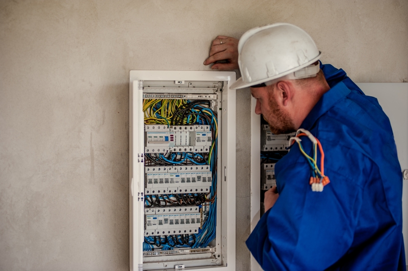 electricite-SALERNES-min_electrician-2755683